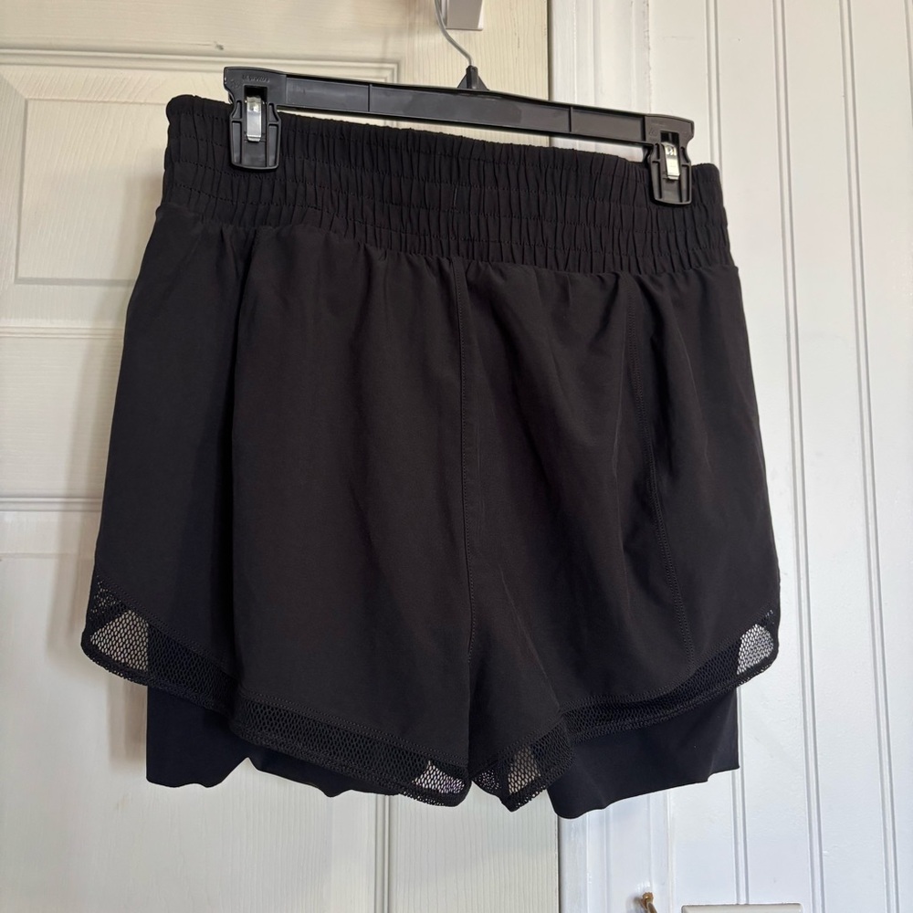 SPANX Get Moving Short Booty Boost 2 in 1 Double Layer Running Athletic Shorts - Picture 4 of 7